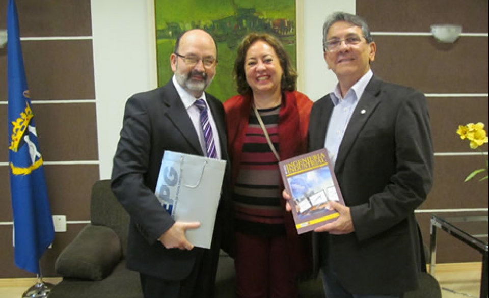 Académico presenta  artículo en Congreso Internacional de Administración, ADM 2014 Brasil