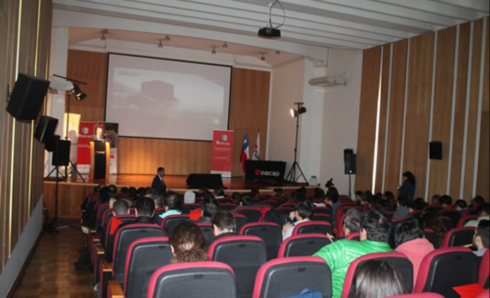 Académico expone en seminario sobre Innovación y Emprendimiento